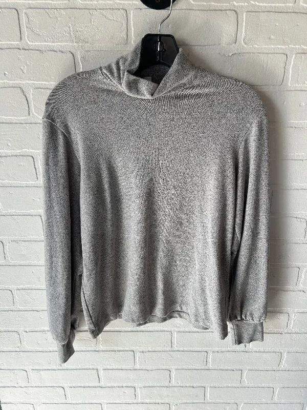 Top Long Sleeve By Uniqlo In Grey, Size: S